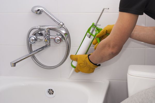 Bathtub Caulking in Glen Allen